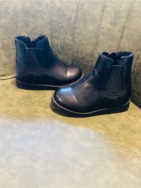 Old Navy Black Kids Chelsea Ankle Boots